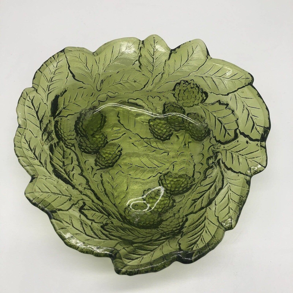 VTG Green Glass Grapes Leaves Scallop Edge Candy Dish Trinket MidCentury Bowl A1